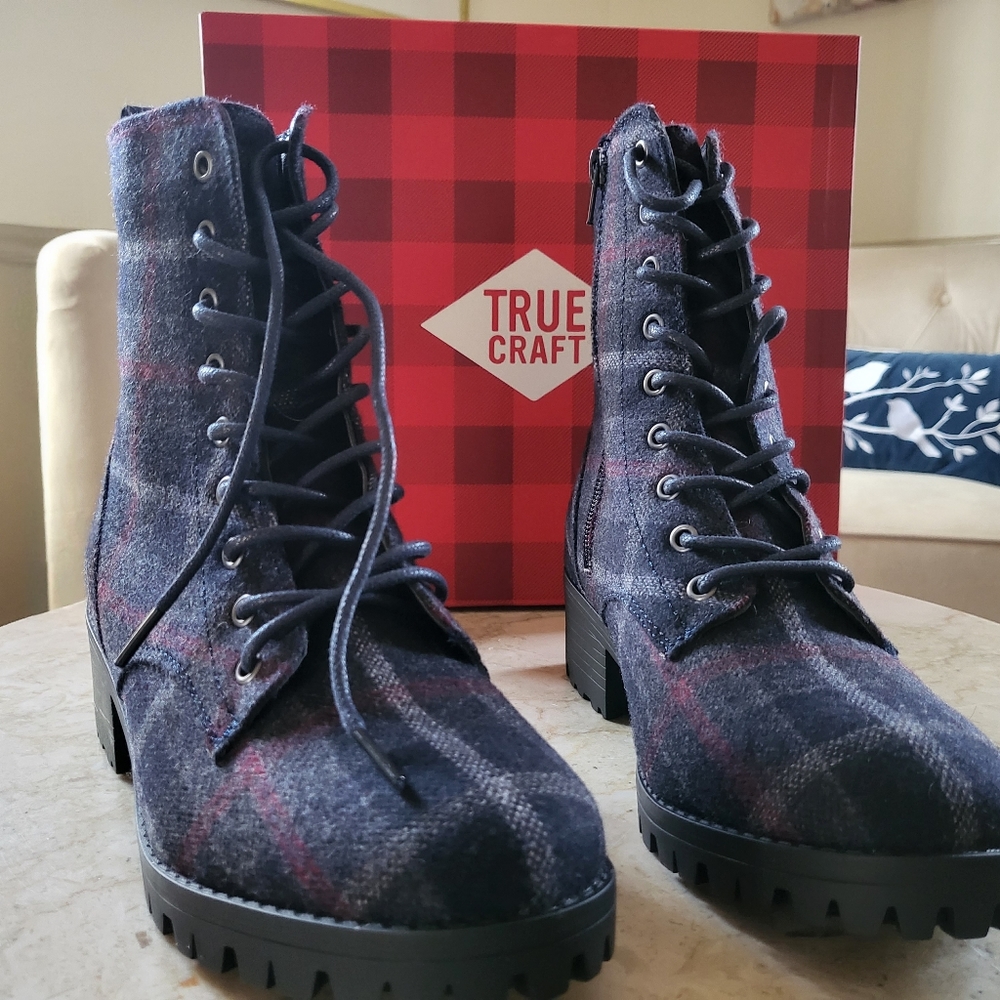 Size 8 plaid ankle boots